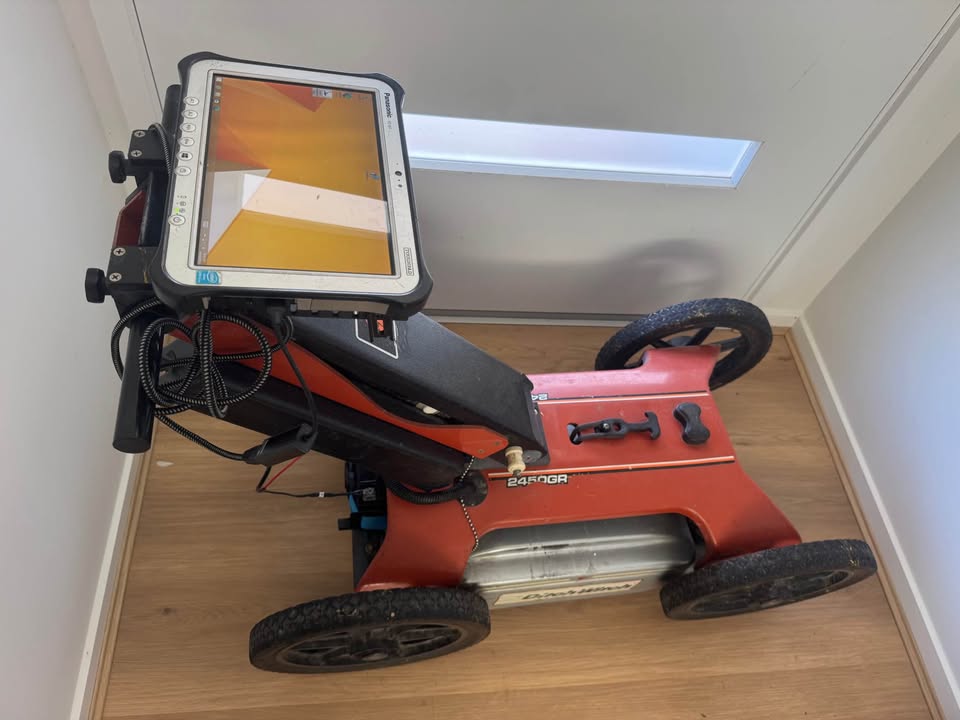 Ditch Witch / Subsite 2450GR Ground Penetrating Radar - Image 2